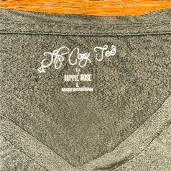 Green Ruched Sleeveless Blouse - Picture 3 of 4